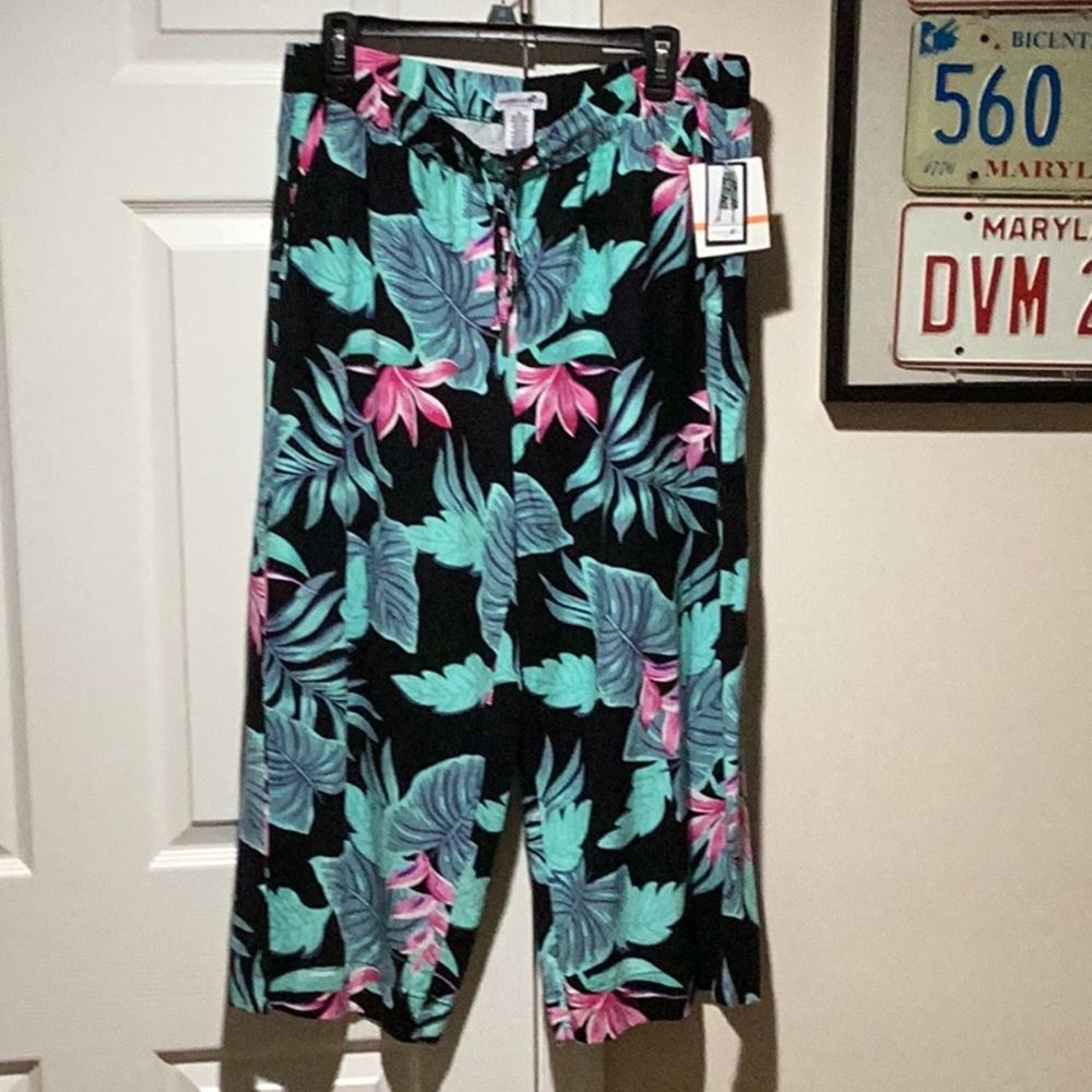 ⭐️ Caribbean Joe Tropical Palm Cropped Pants - Size M